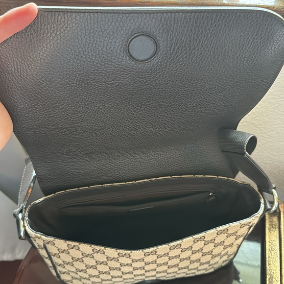 Gucci GG Canvas Monogram Messenger Bag - Picture 6 of 7